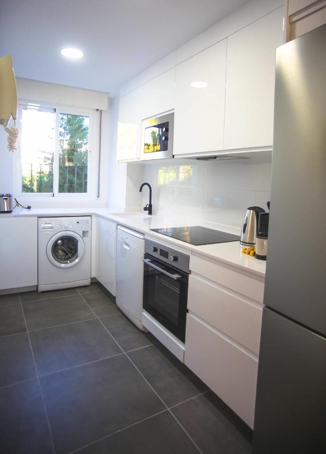 Walk To Puerto Banus, 2br, 2bth, Pool Appartamento Marbella