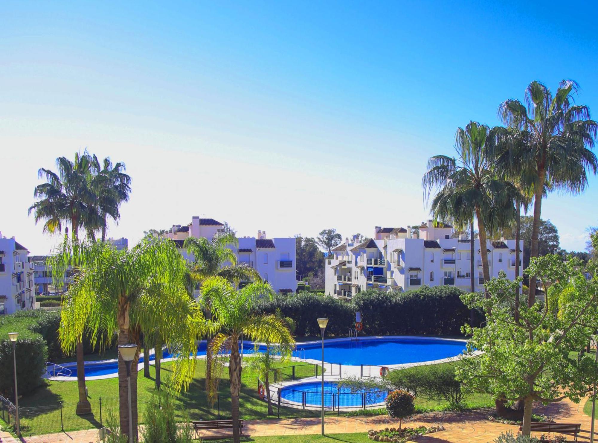 Walk To Puerto Banus, 2br, 2bth, Pool Appartamento Marbella